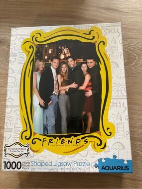 Friends TV Series 1000-Piece Shaped Jigsaw Puzzle - Yellow Frame